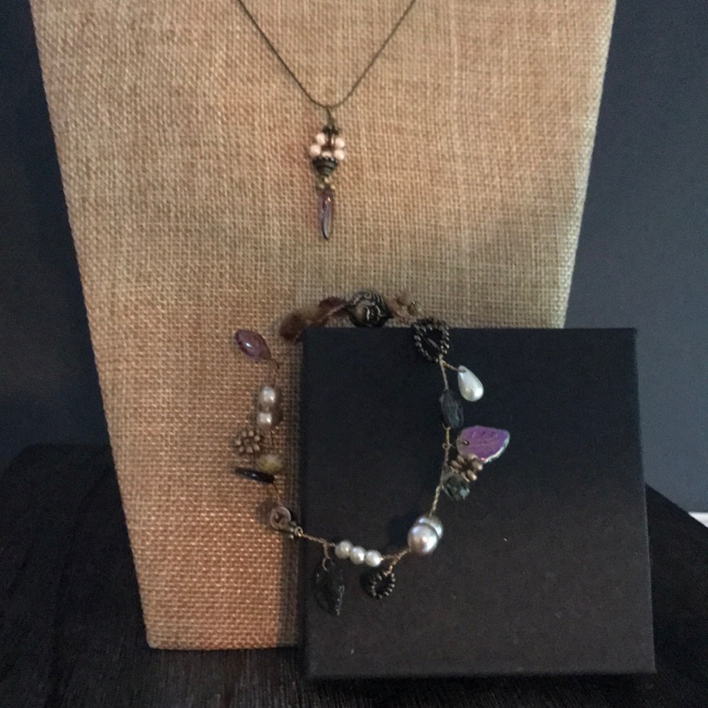Necklace and bracelet set